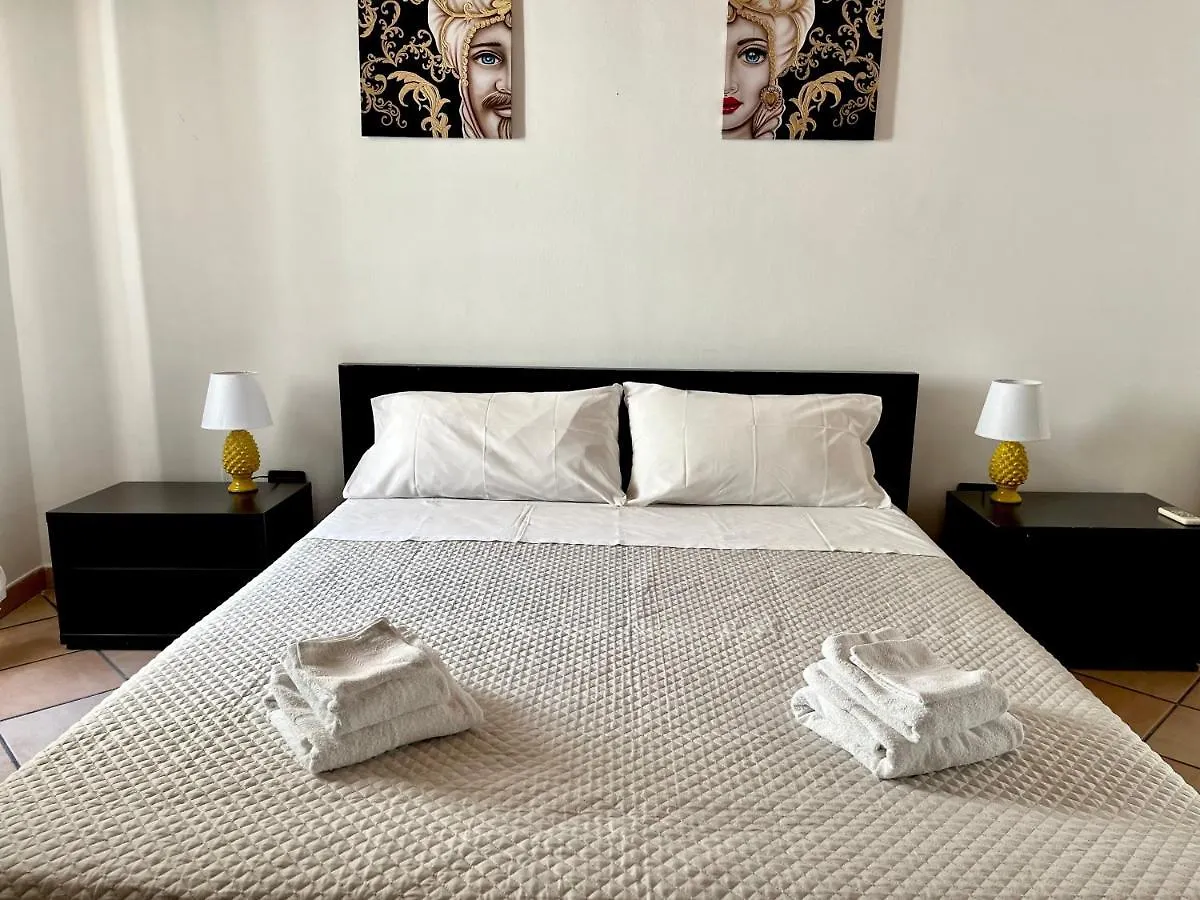 Nikuzza Holiday House Noto 0*,  Italia